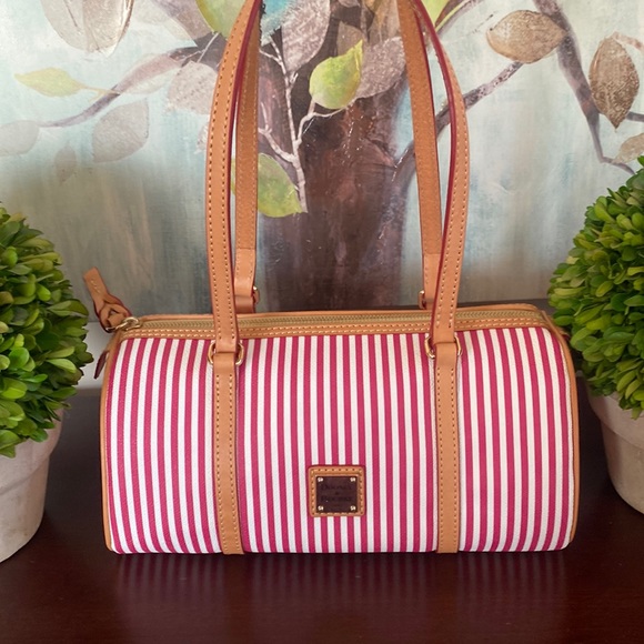 DOONEY & BOURKE 🩷FUCHSIA PINK & WHITE🤍 STRIPED BARREL SHOULDER BAG🩷LIKE NEW🤍 - Picture 3 of 17